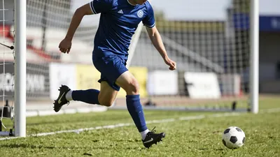 Vålerenga Fotball reiser til Åråsen for en avgjørende bunnkamp mot Lillestrøm søndag, med trener Geir Bakke under press...