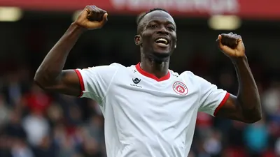 17-åringen Abdoulie Jatta har signert en profesjonell kontrakt med Vålerenga Fotball etter en fantastisk debut og mål i cupen